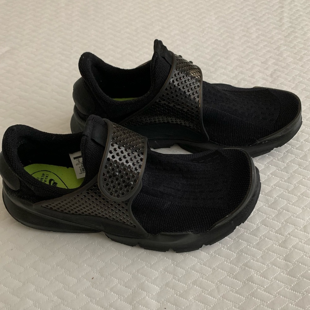 BRAND NEW. Nike sock darts